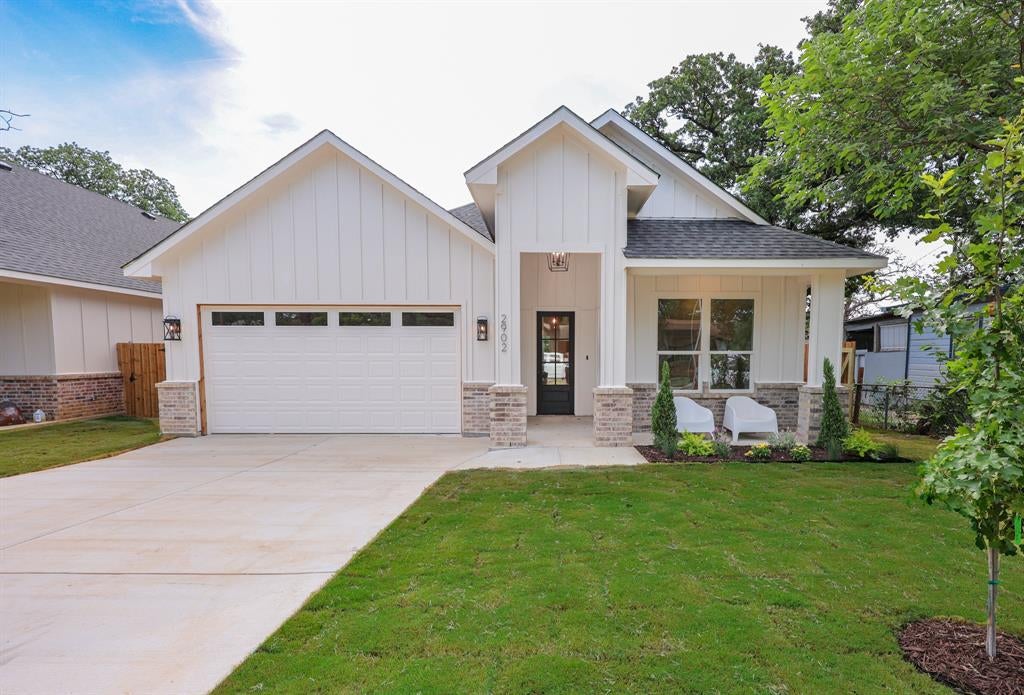 2902 Hiawatha Trail — photo