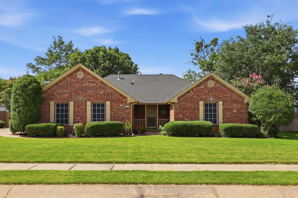 605 Maple Drive — photo