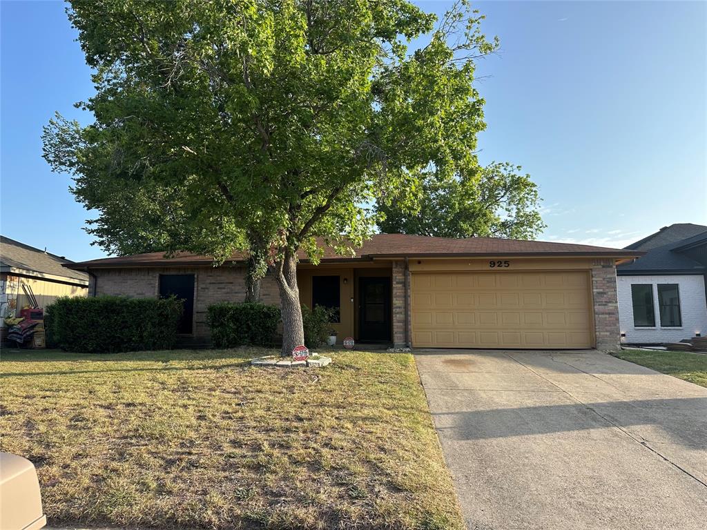 925 Woodcrest Drive — photo