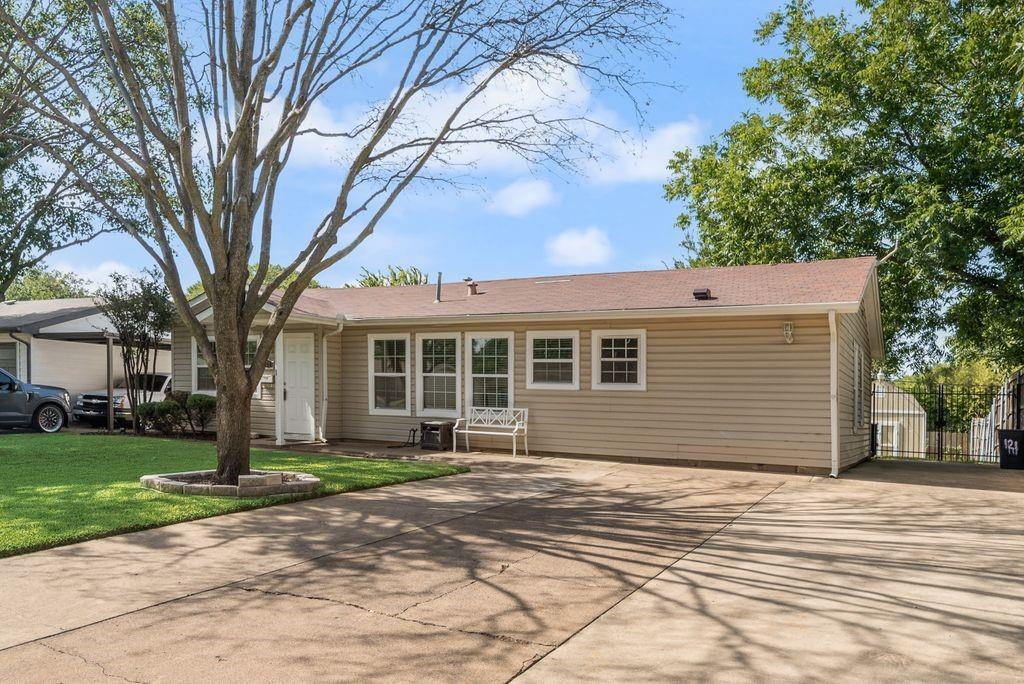 121 Dallas Drive — photo