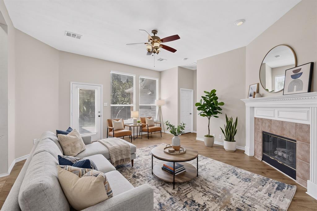 10201 Max Lane — photo