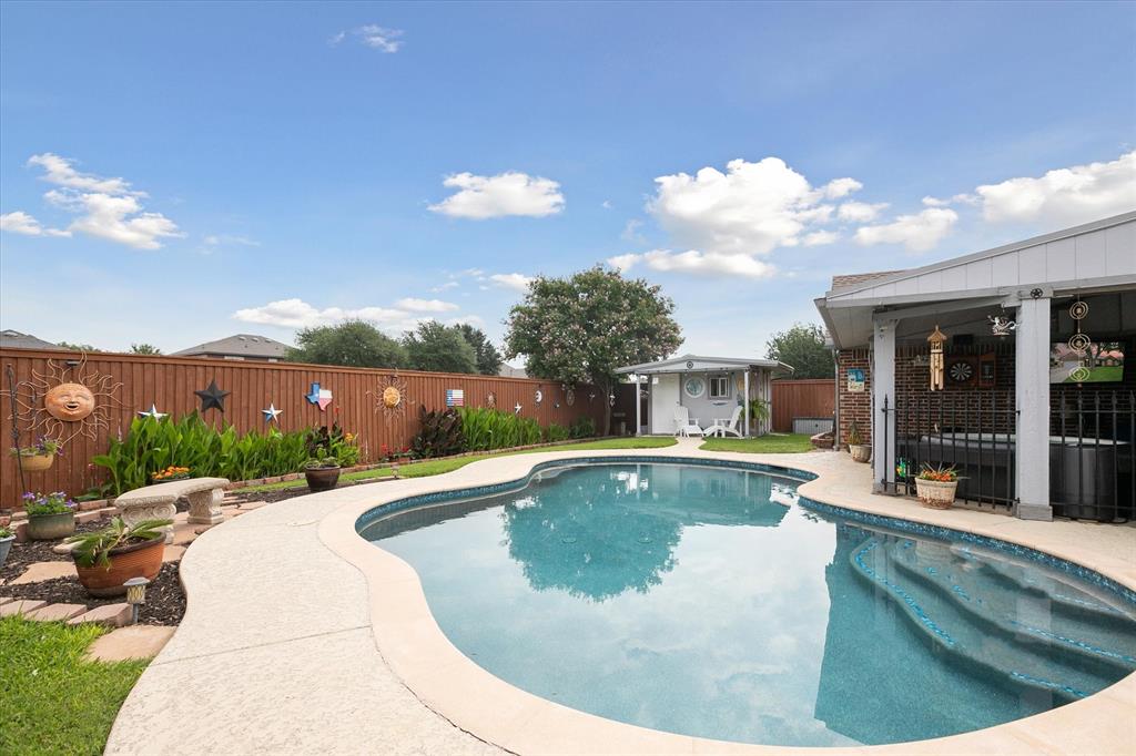 568 Willowview Drive — photo