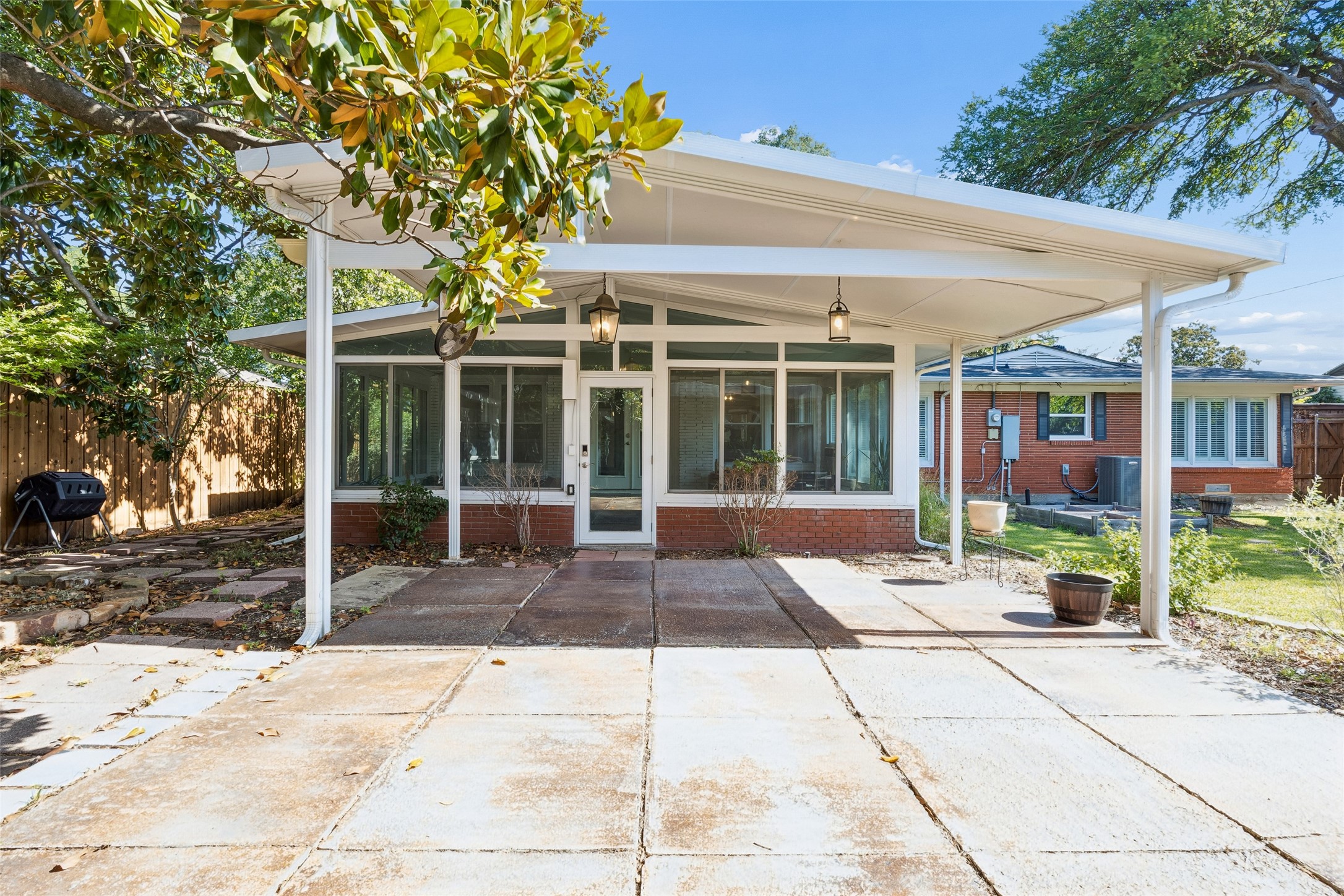 504 Monssen Drive — photo