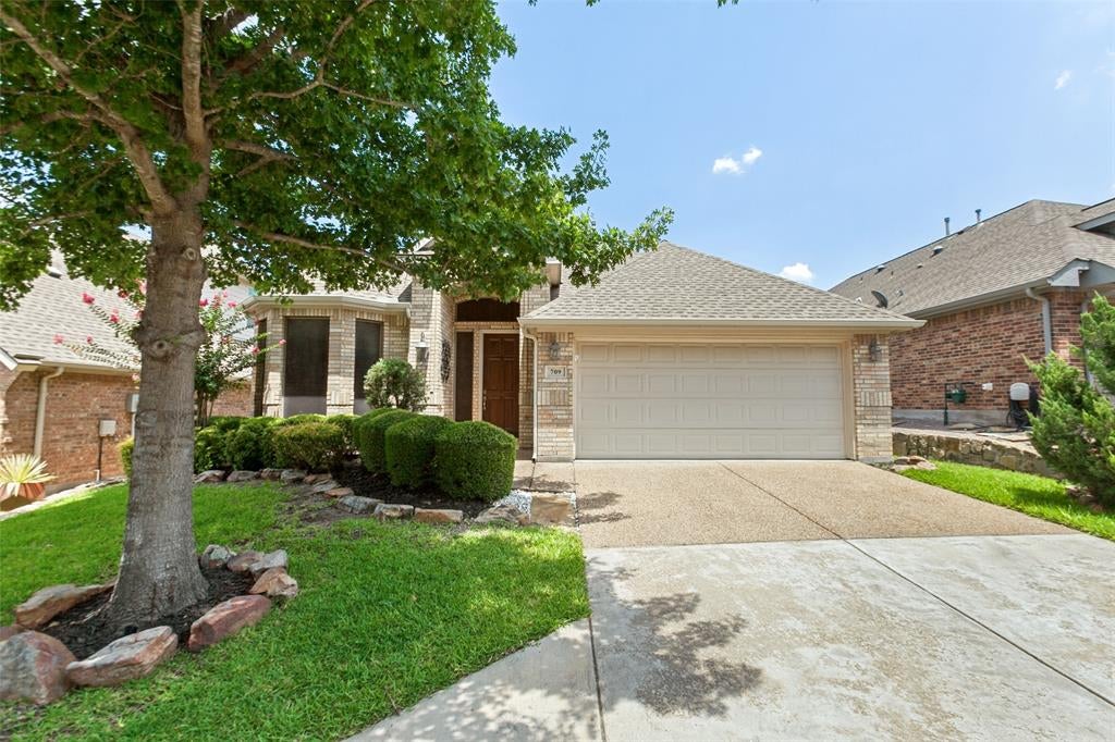 709 Pelican Hills Drive — photo