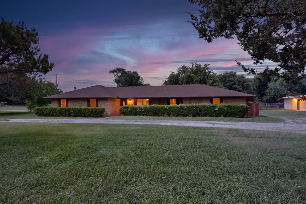 1090 Ashford Lane — photo