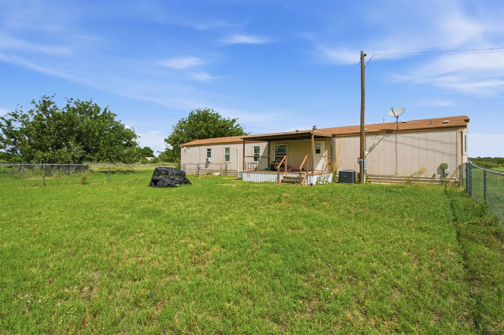 2047 Private Road 379 — photo