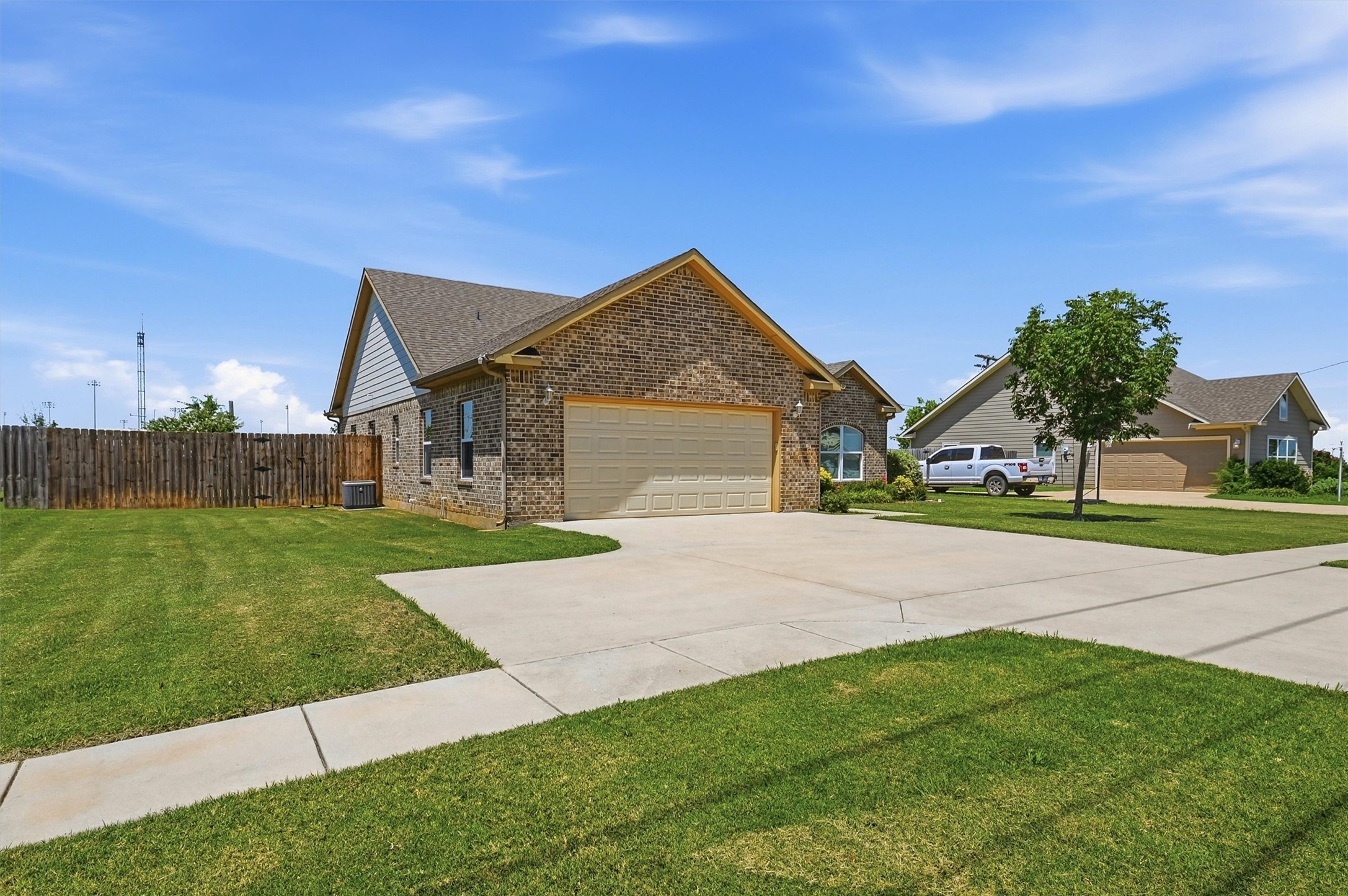 816 E Northside Drive, Pilot Point, TX 76258 — photo 3