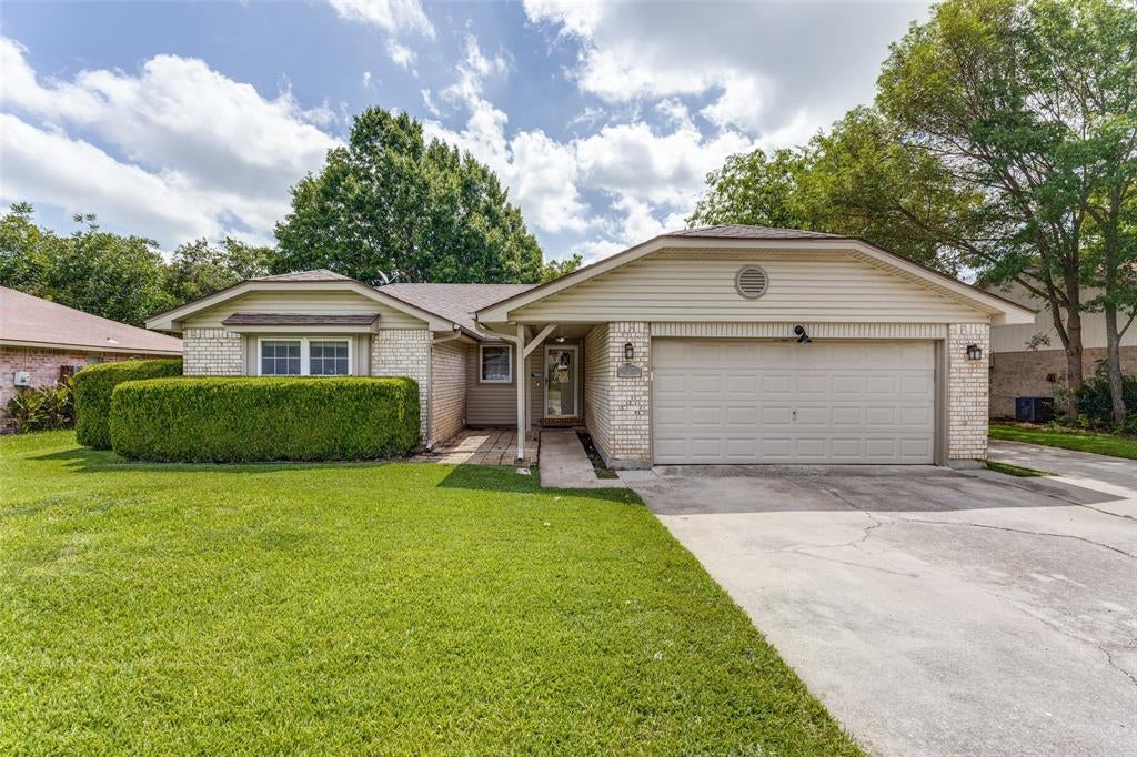 413 Goldfinch Drive — photo
