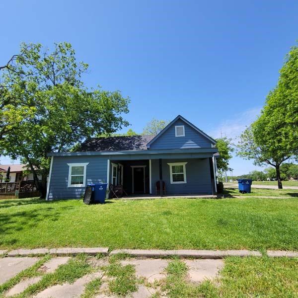 801 NW Main Street — photo