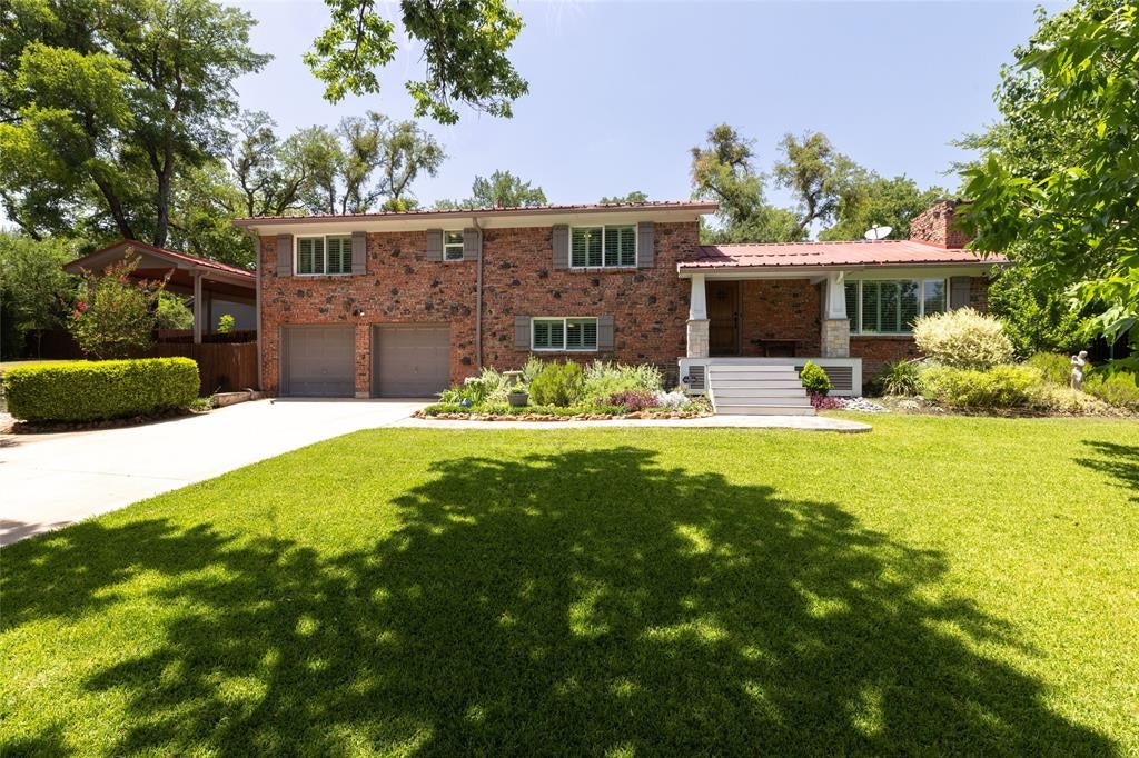 211 Crest Ridge Circle — photo