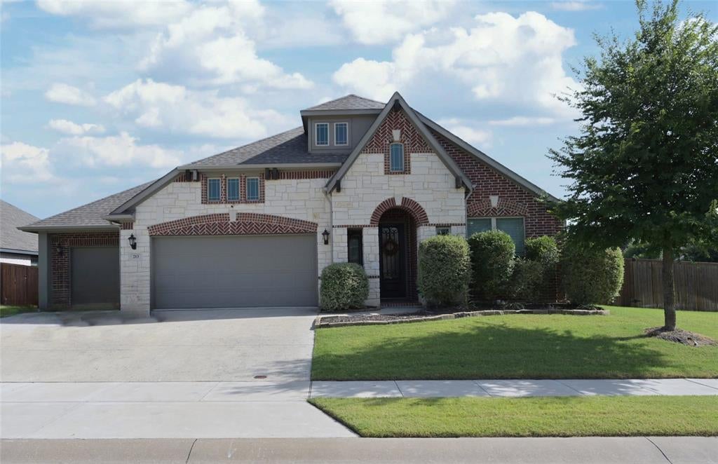 213 Oakcrest Drive — photo