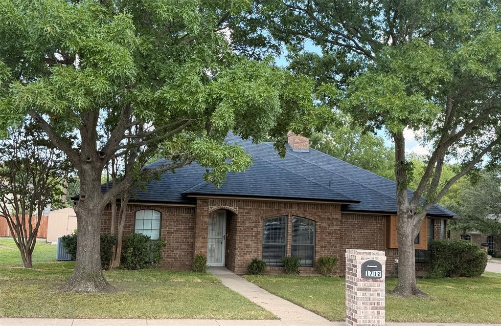 1712 Colonial Court — photo