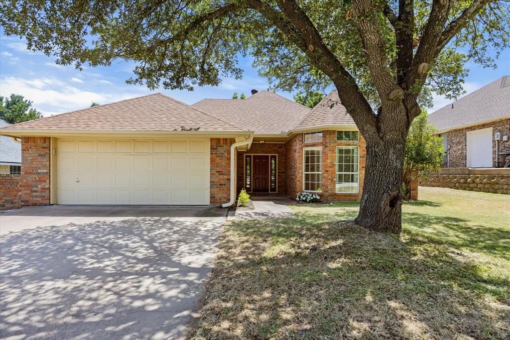 8724 Bellechase Road — photo