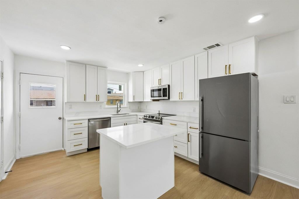 5050 Matilda Street 225 — photo