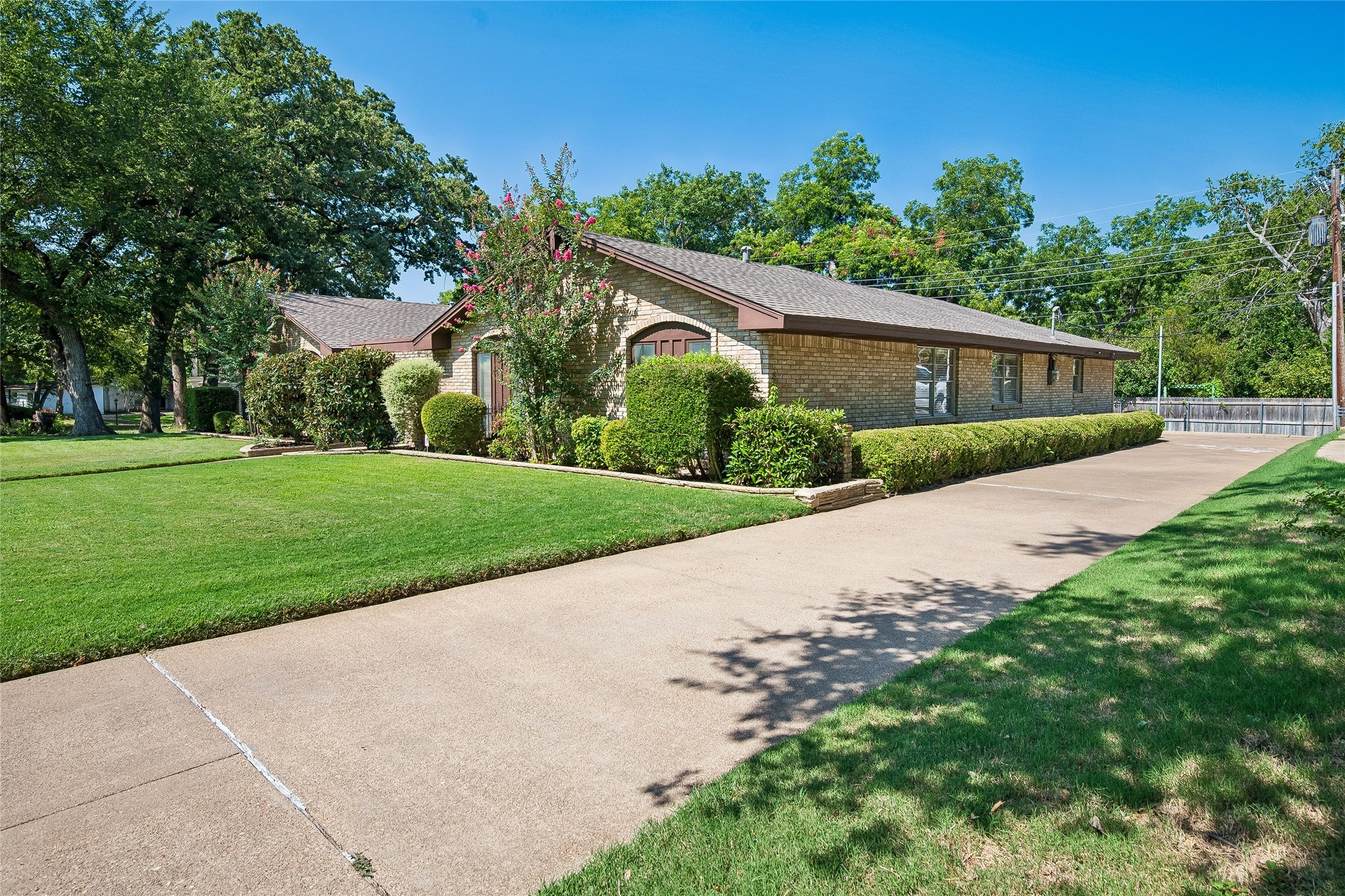 1204 Springwood Court, Euless, TX 76040 — photo 2