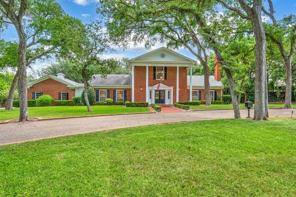 2825 Lake Air Drive — photo