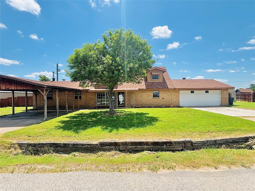 857 Apache Drive — photo
