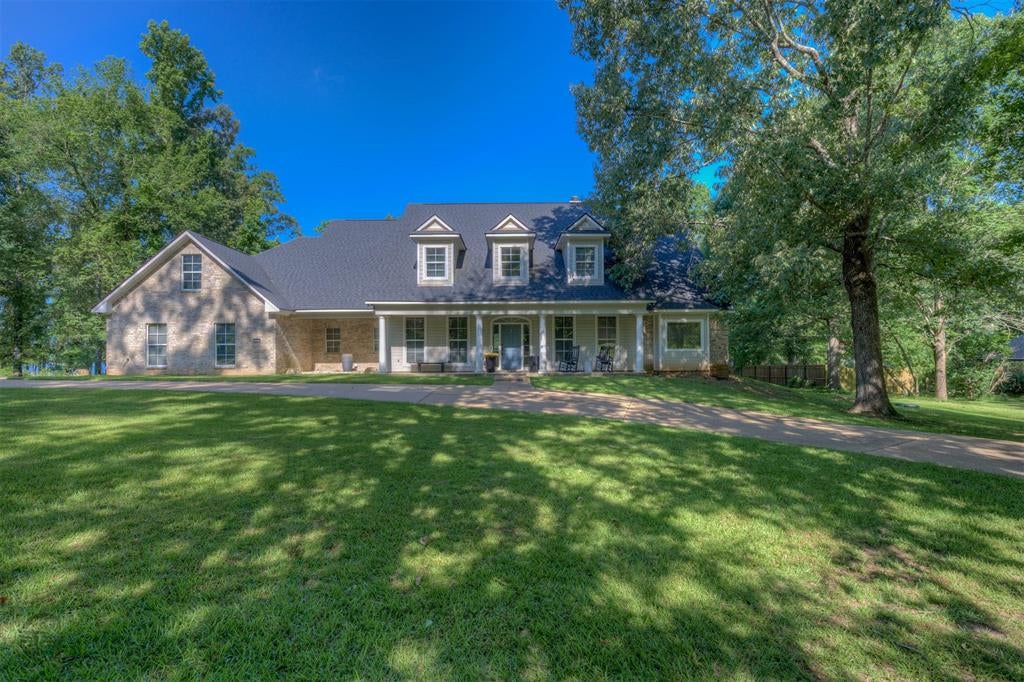 111 Oak Leaf Trail — photo