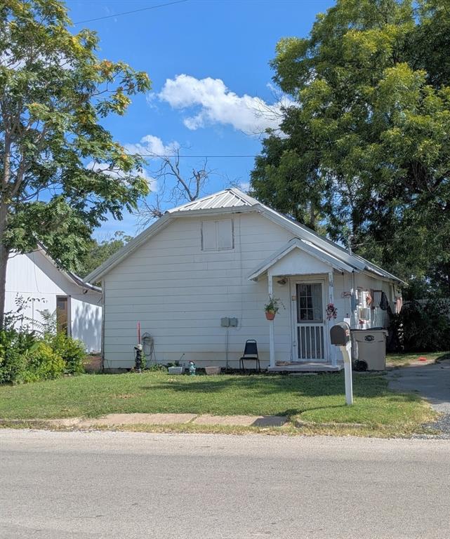 102 E Oak Avenue, Comanche, TX 76442 — photo 2
