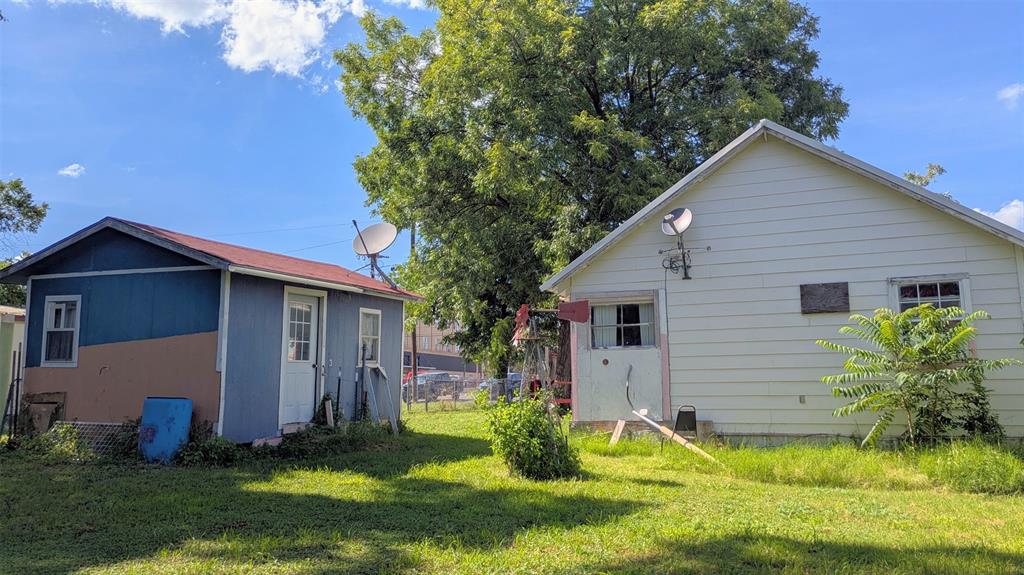 102 E Oak Avenue, Comanche, TX 76442 — photo 3