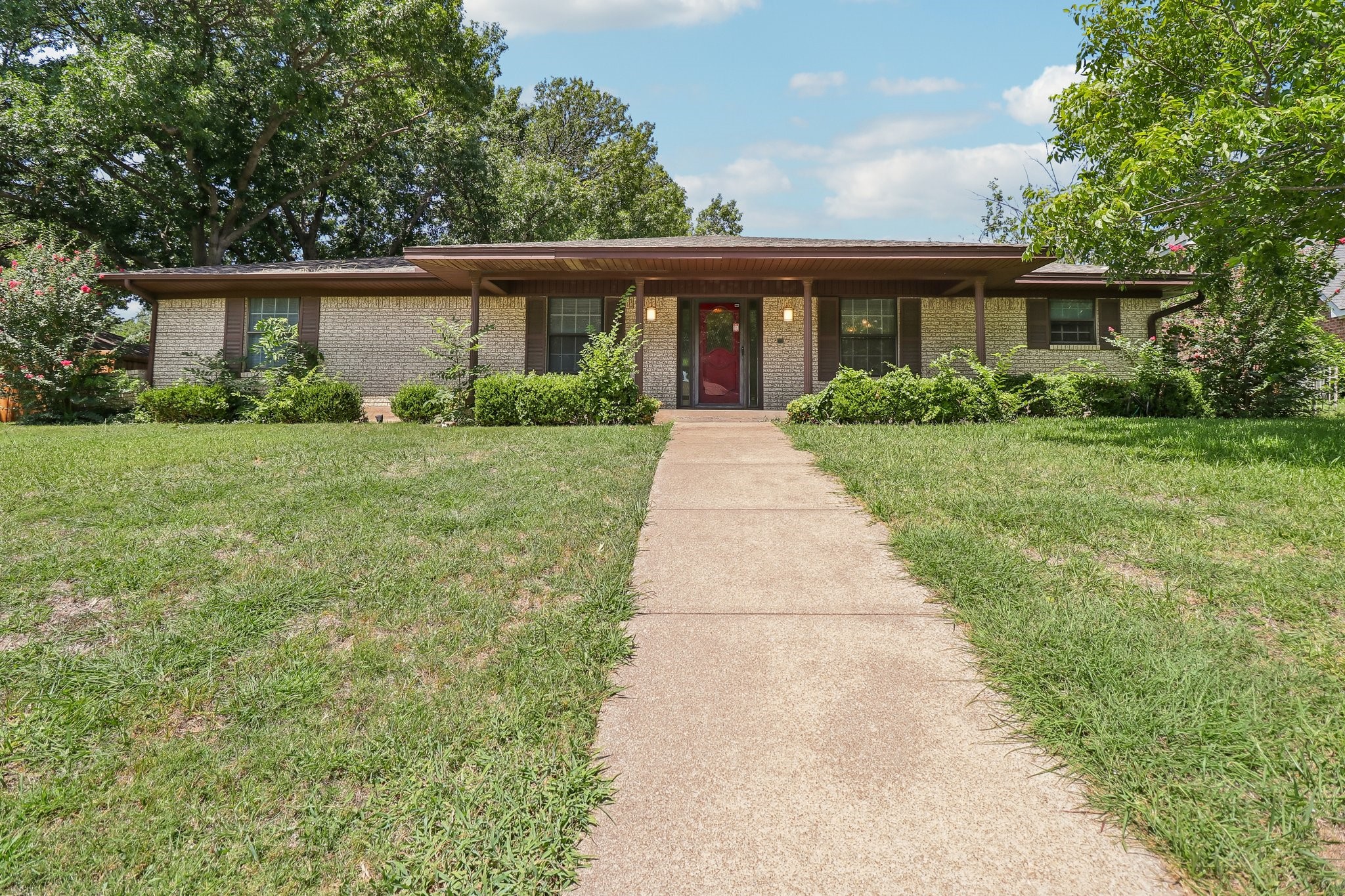 2030 Huntington Drive — photo