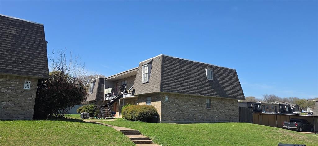 233 Vista Way 235 — photo