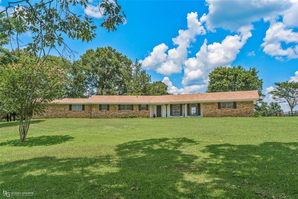 1241 Country Club Circle — photo