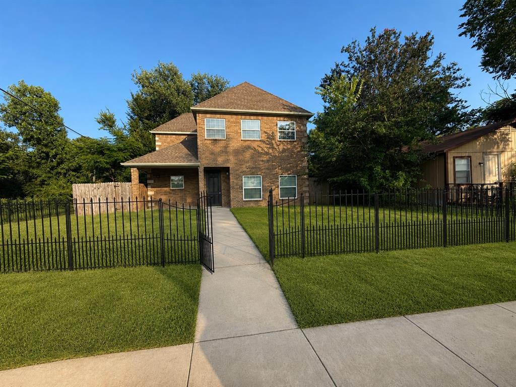 301 Mineral Wells Street — photo