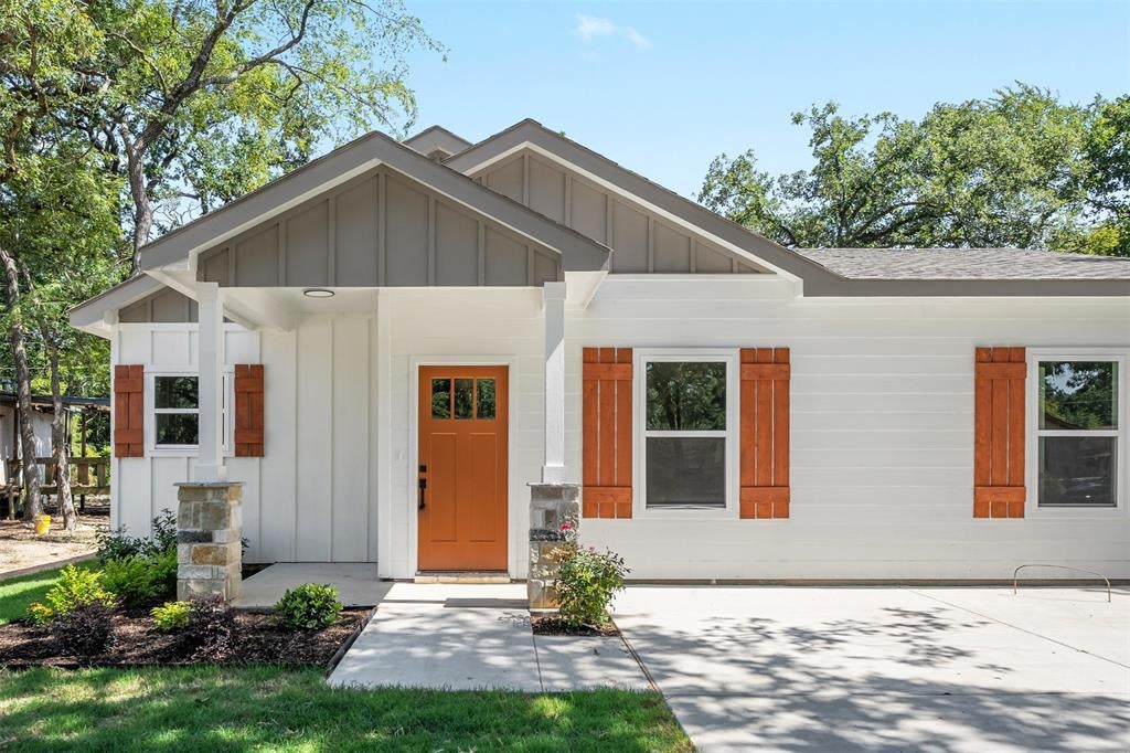 6136 Apache Drive — photo