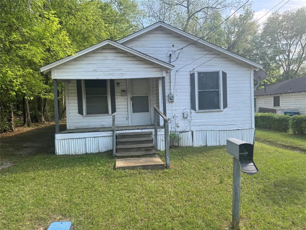2306 Frank Street — photo