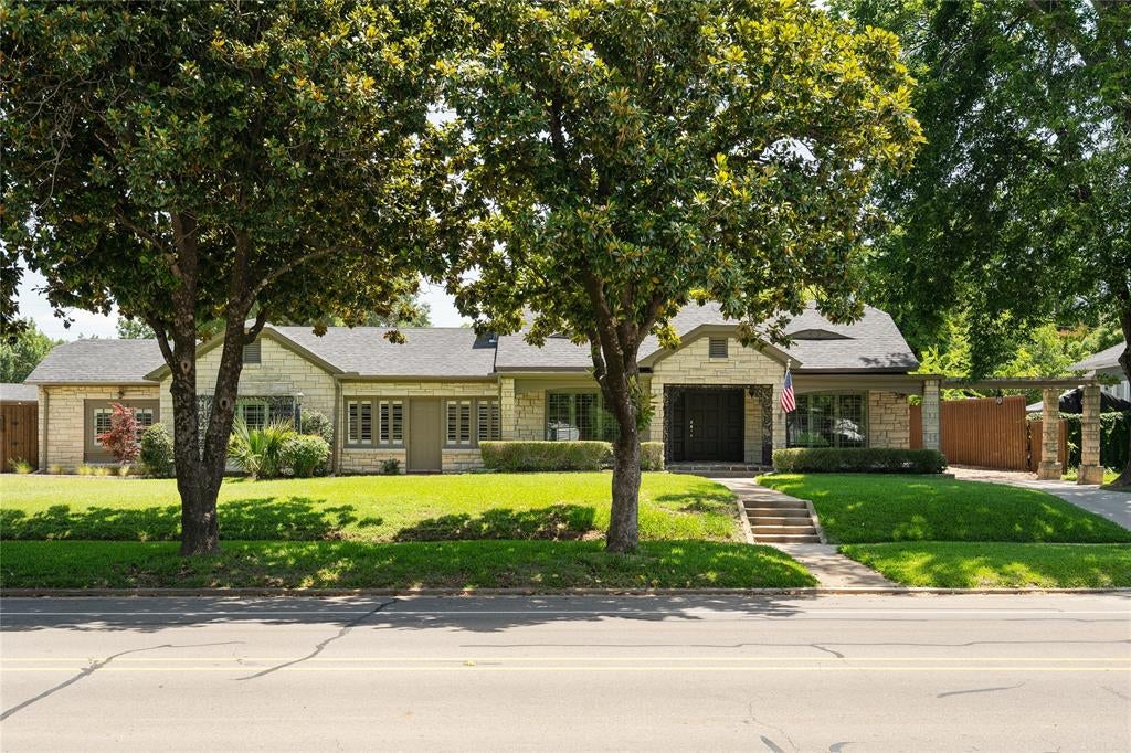 406 E Main Street — photo