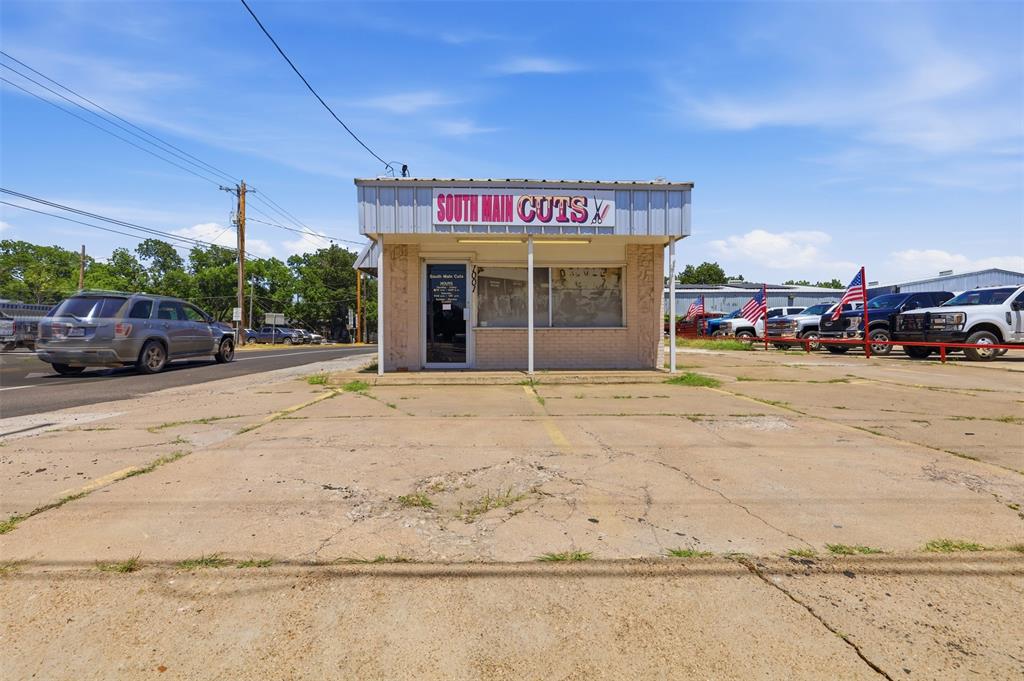 1001 S Main Street — photo