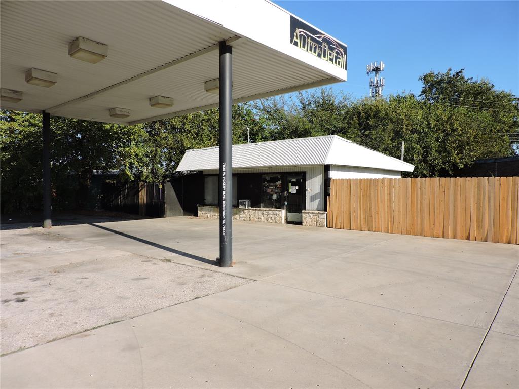 7385 W Vickery Boulevard — photo