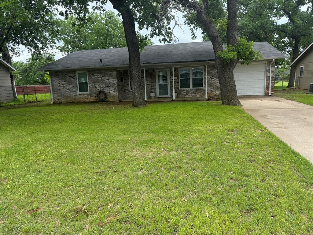1530 W Groesbeck Street — photo