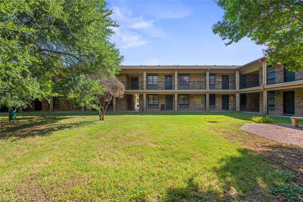1214 Baylor Avenue 111 — photo