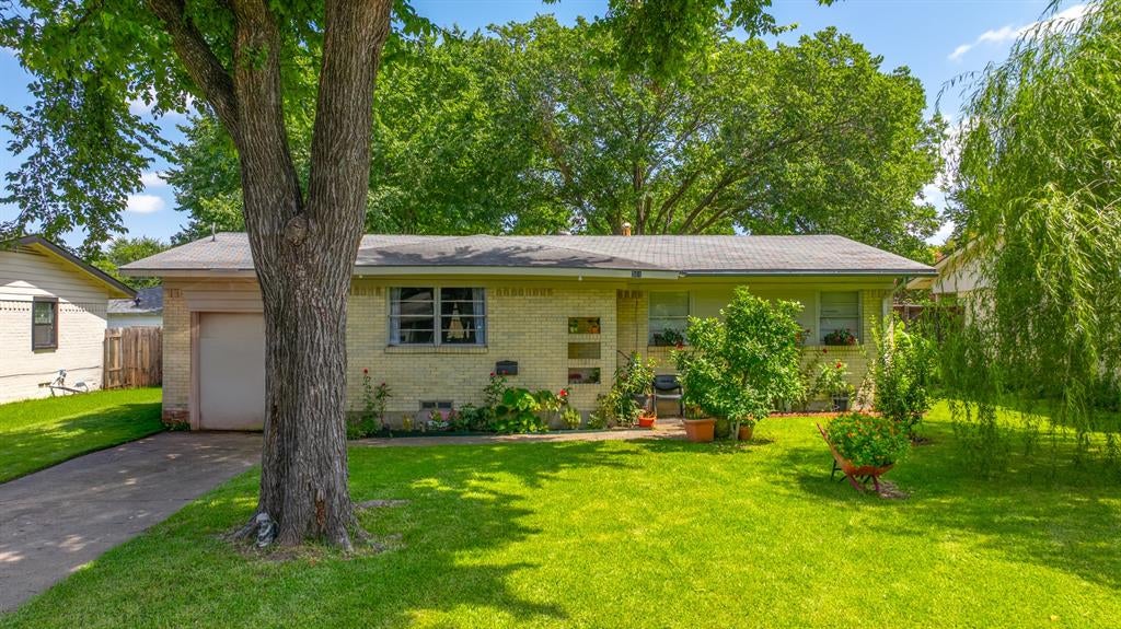 301 W Ridgewood Drive — photo