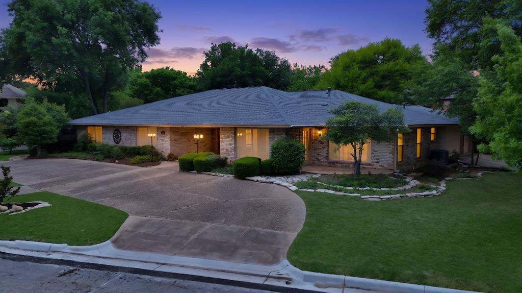 1008 Loch Lomond Drive — photo