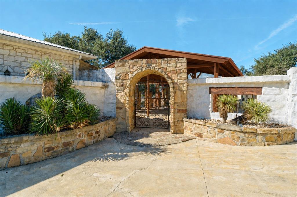 340 Barton Ranch Road — photo