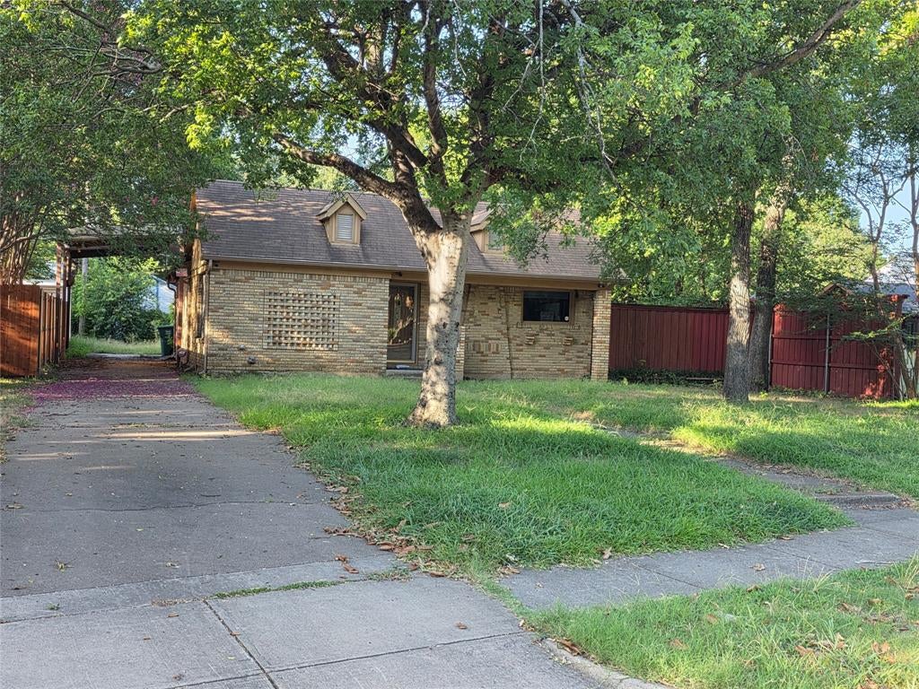 2216 Daisy Lane — photo