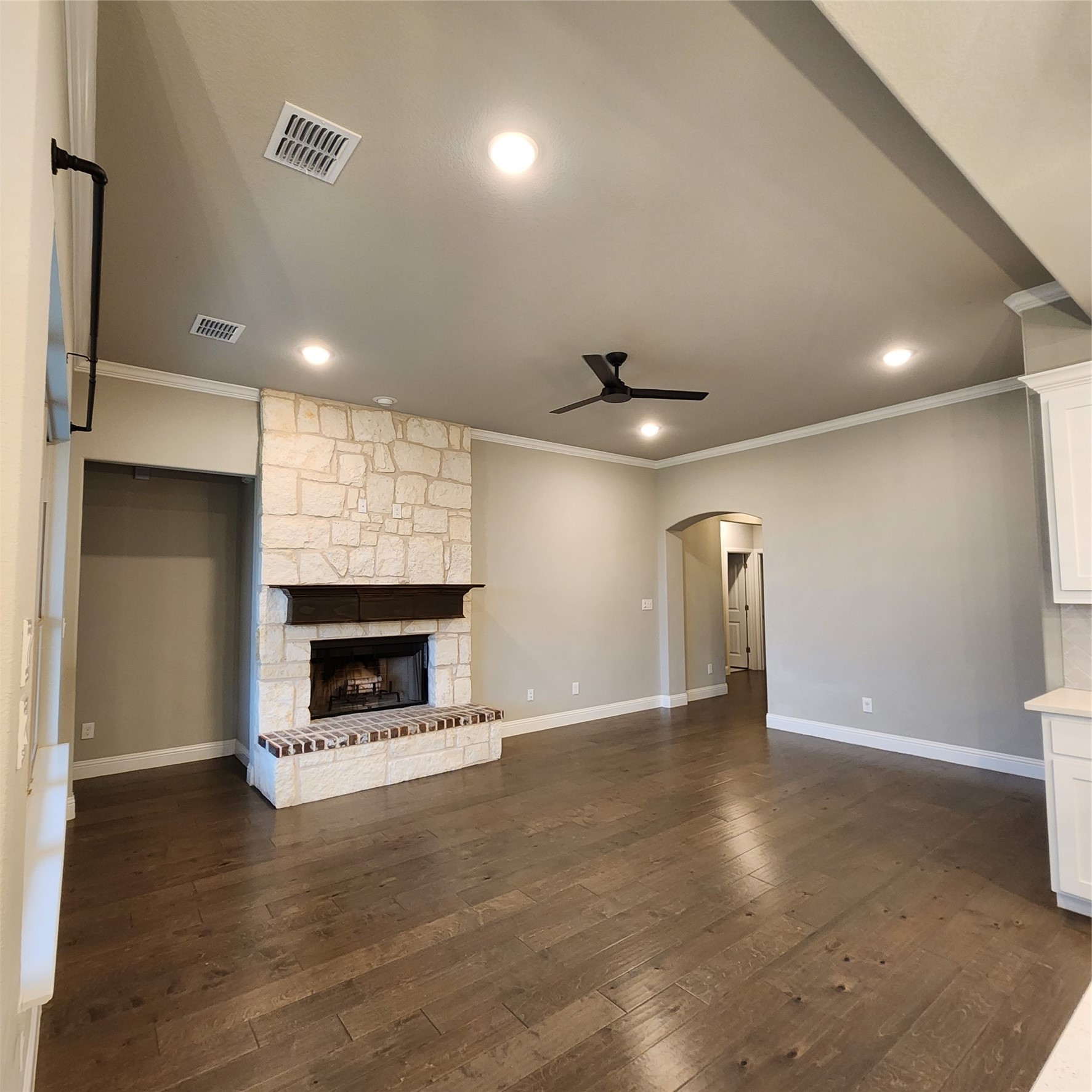 136 Spring Run, Decatur, TX 76234 — photo 2