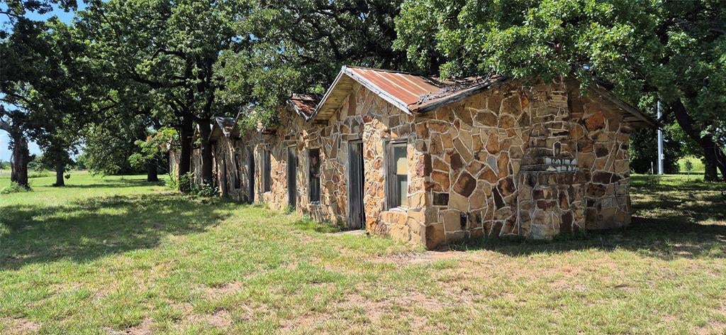 166 Seldon Loop, Bowie, TX 76230 — photo 3
