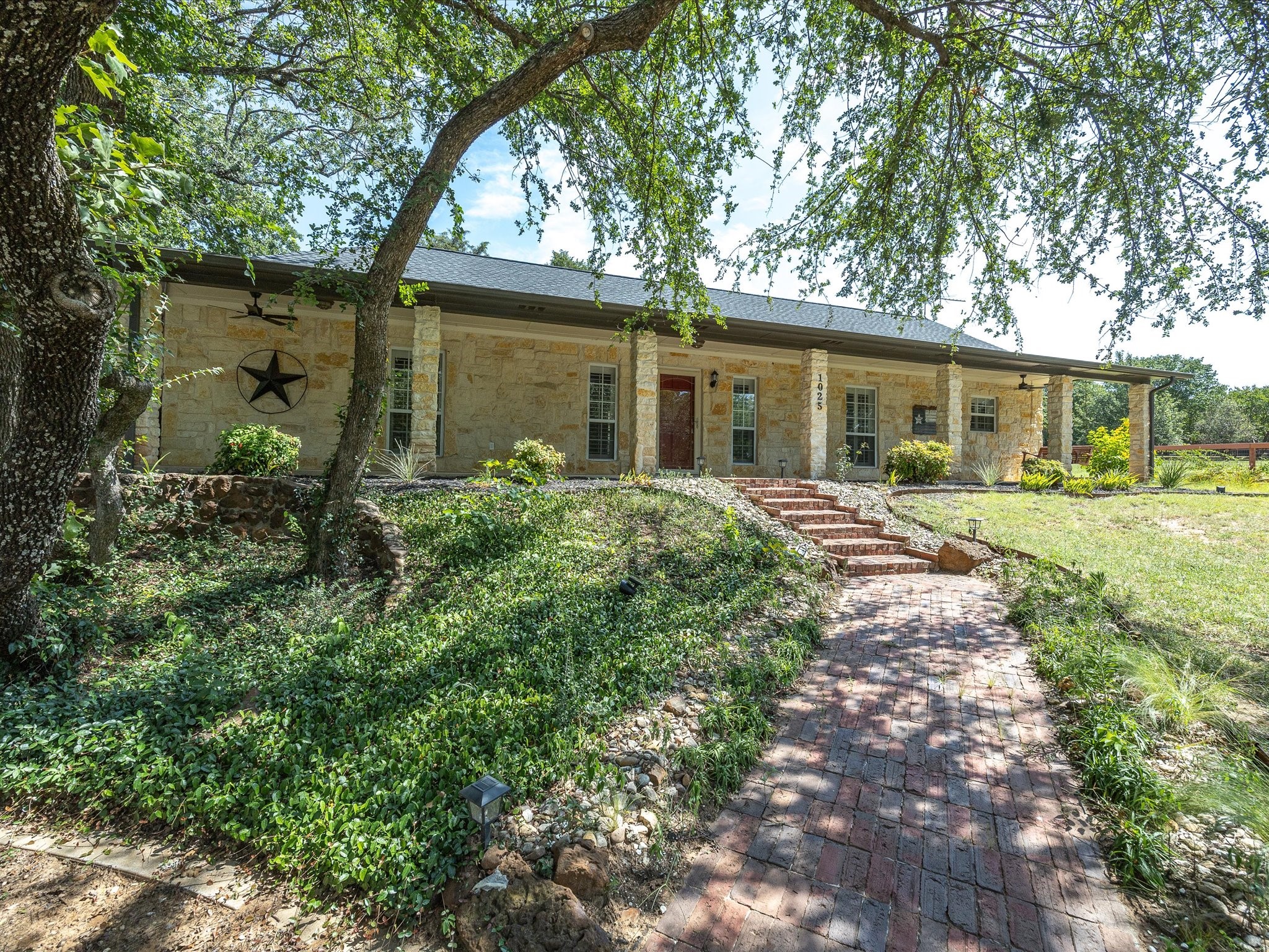 1025 Burchbury Trail — photo