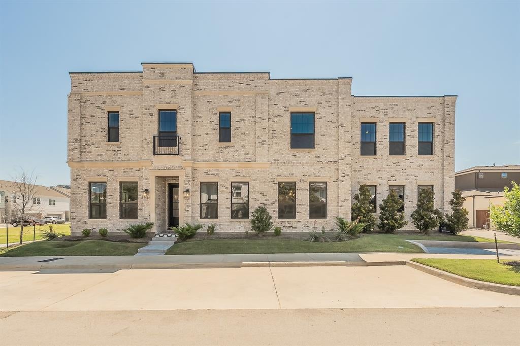 305 Sunset Lane 101 — photo