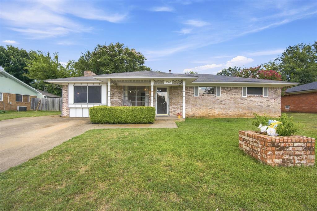 1508 Hillside Drive — photo