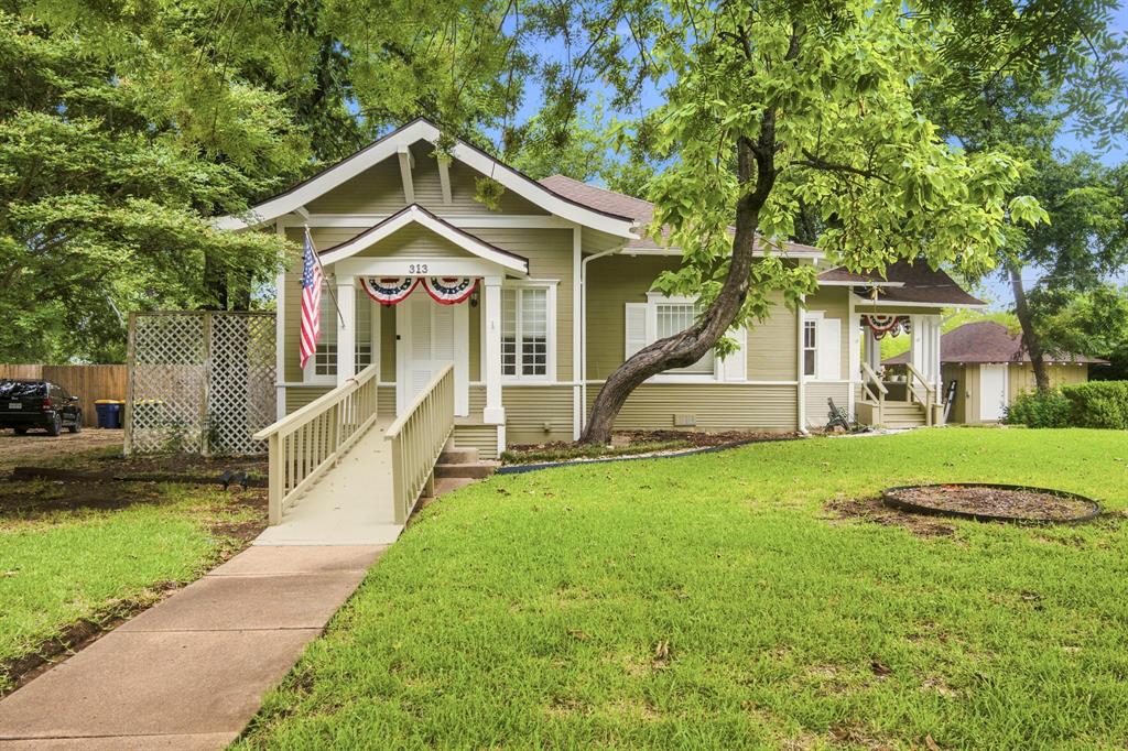 313 Corsicana Street — photo