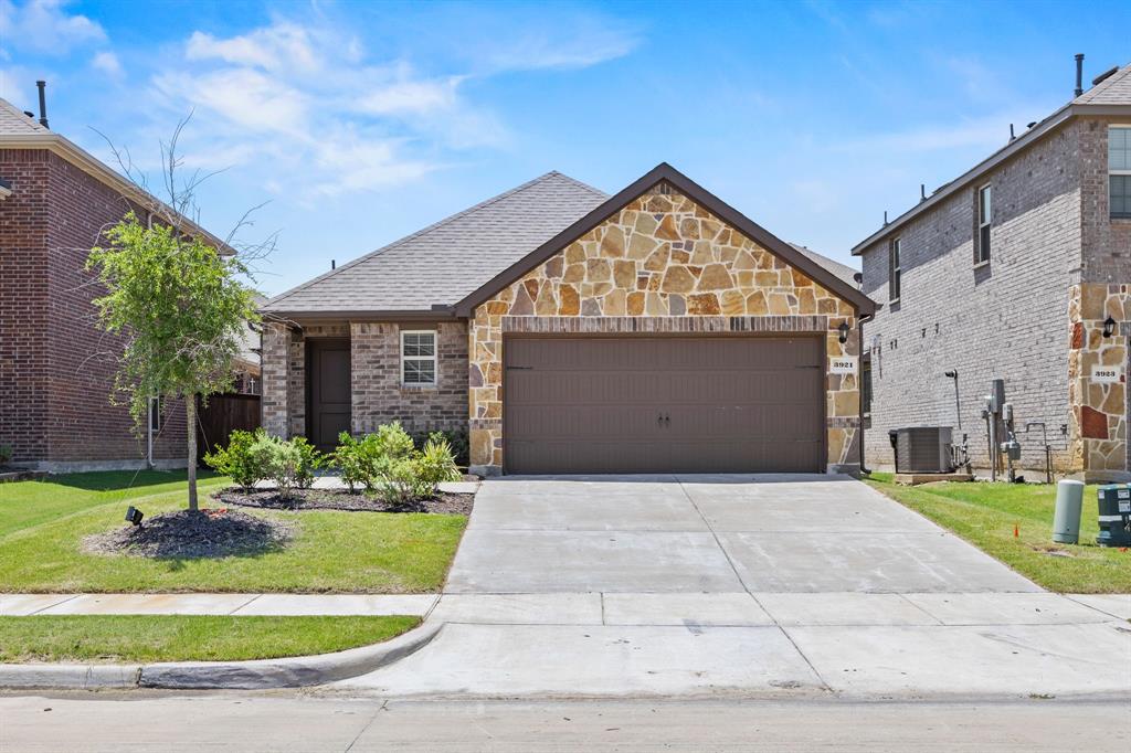 3921 Oak Creek Circle — photo