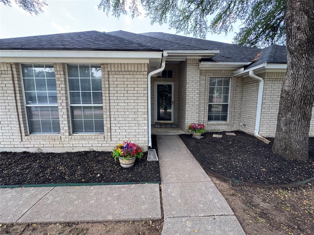 907 Red Oak Drive — photo