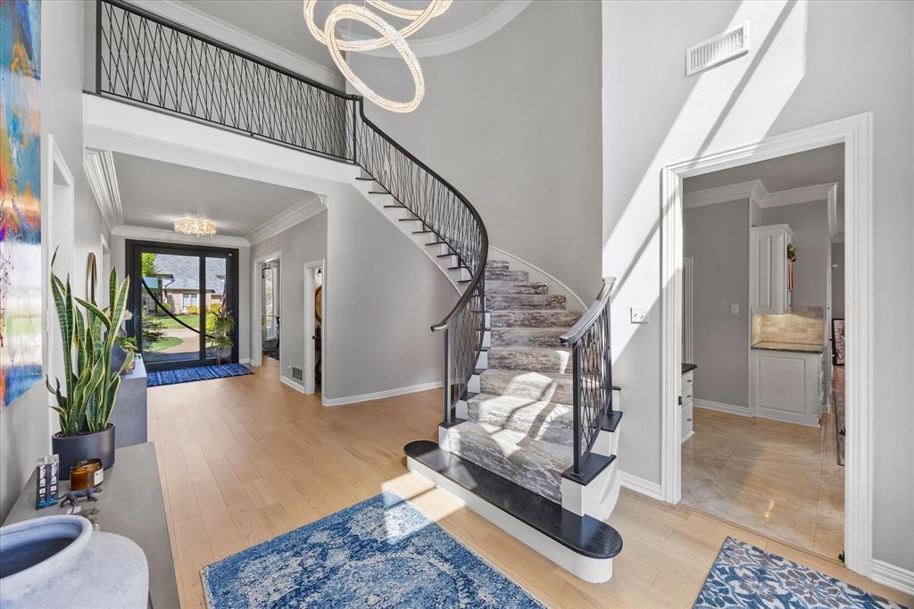 1107 Travis Court — photo