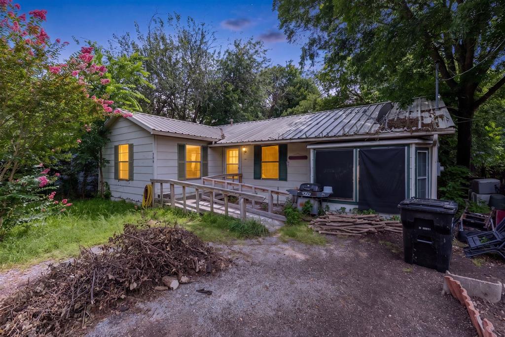 906 Branch Street — photo