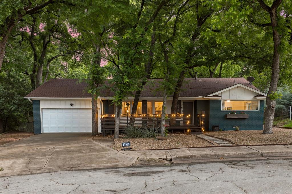 2320 Chart Drive — photo